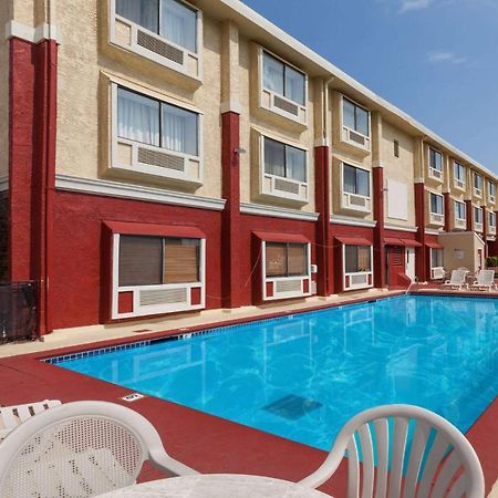 Ramada By Wyndham Oklahoma City Airport North Экстерьер фото