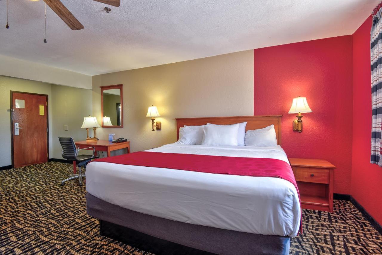 Ramada By Wyndham Oklahoma City Airport North Экстерьер фото