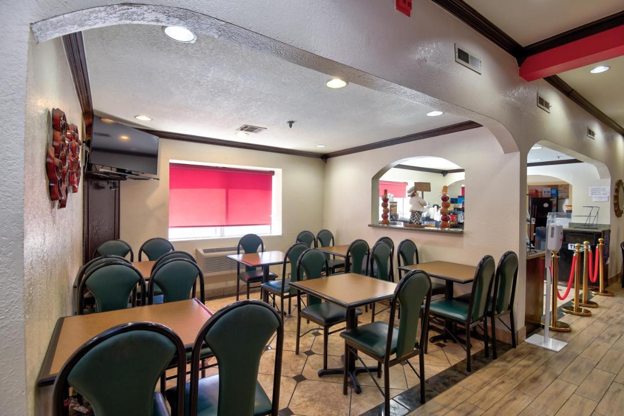 Ramada By Wyndham Oklahoma City Airport North Экстерьер фото