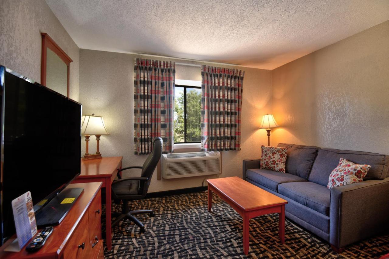 Ramada By Wyndham Oklahoma City Airport North Экстерьер фото