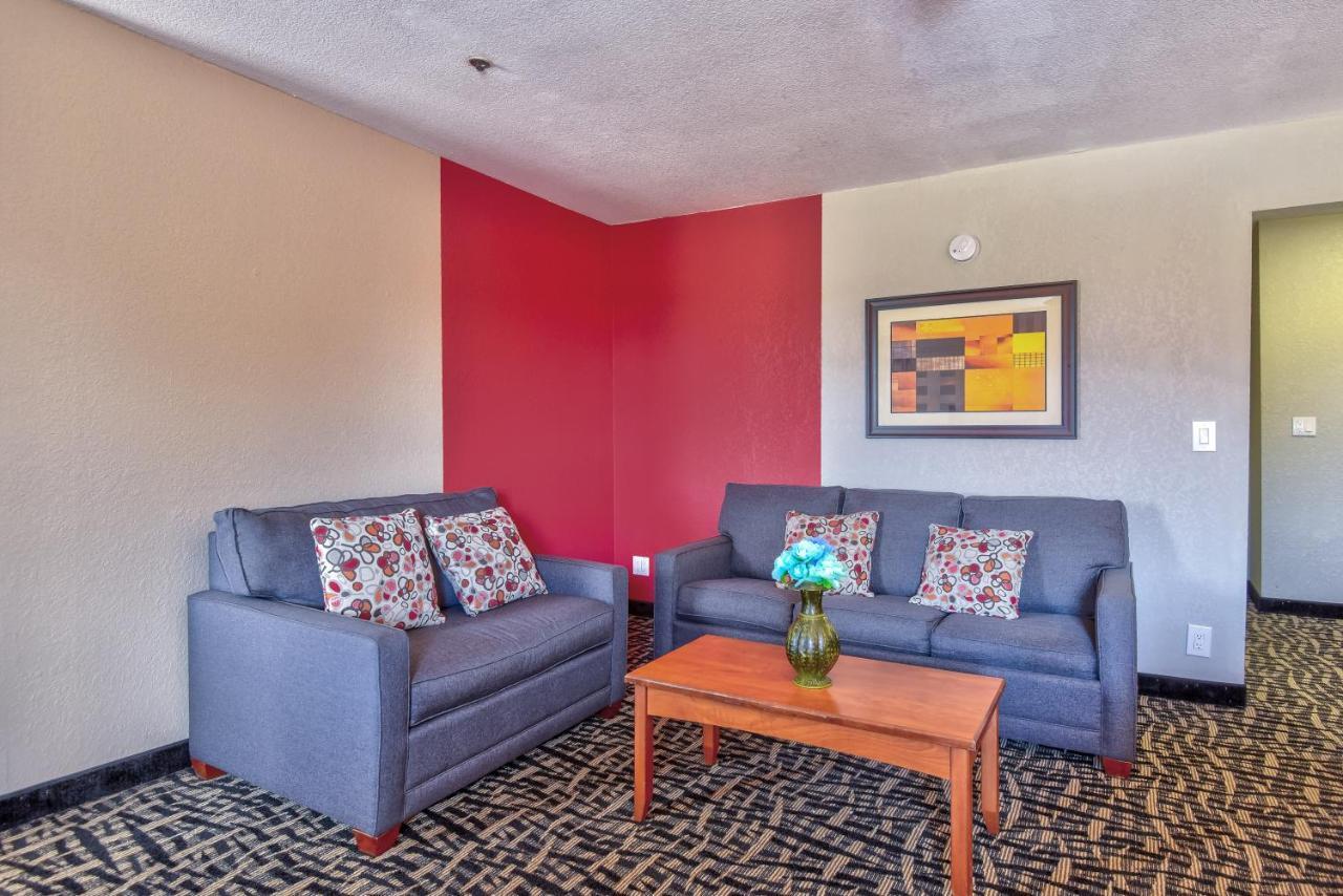 Ramada By Wyndham Oklahoma City Airport North Экстерьер фото