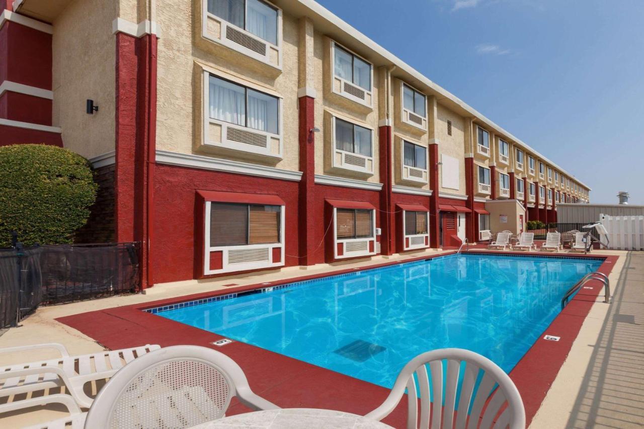 Ramada By Wyndham Oklahoma City Airport North Экстерьер фото